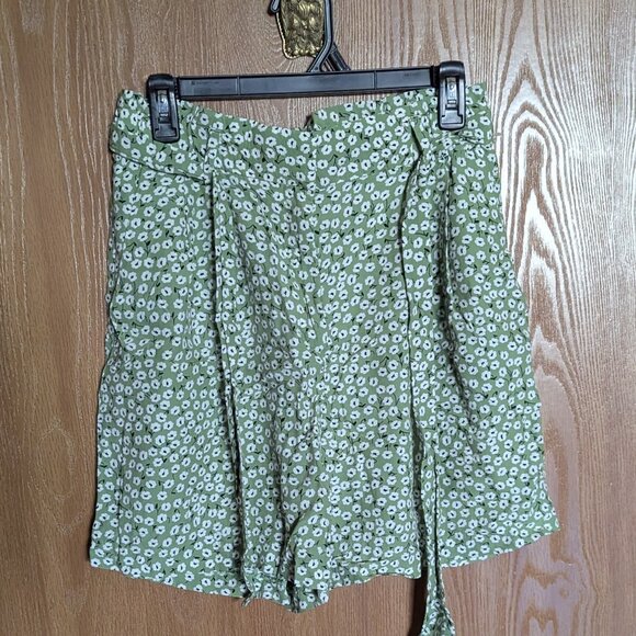 H&M Green Floral Shorts w/ Waist Tie, 10 - Picture 1 of 7